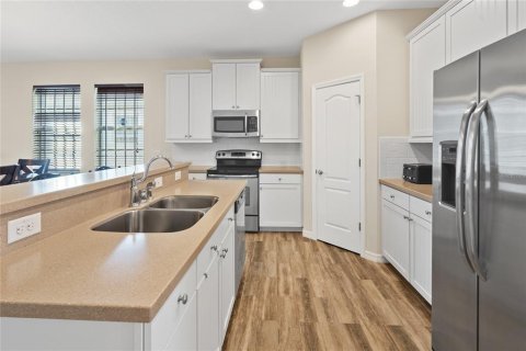 House in Orlando, Florida 3 bedrooms, 166.85 sq.m. № 1648860 - photo 7