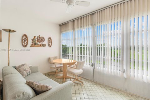 Condominio en venta en Margate, Florida, 1 dormitorio, 68.65 m2 № 1977862 - foto 15