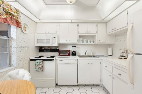 Condominio en venta en Margate, Florida, 1 dormitorio, 68.65 m2 № 1977862 - foto 5