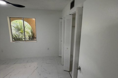 Condo in West Palm Beach, Florida, 2 bedrooms № 2245909 - photo 9
