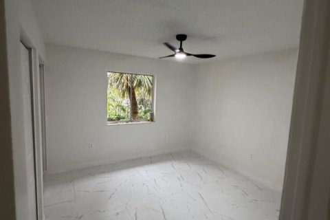 Condo in West Palm Beach, Florida, 2 bedrooms № 2245909 - photo 18