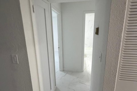 Condo in West Palm Beach, Florida, 2 bedrooms № 2245909 - photo 3