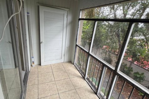 Condo in West Palm Beach, Florida, 2 bedrooms № 2245909 - photo 5