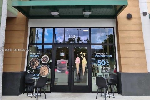 Commercial property in Pembroke Pines, Florida № 2090215