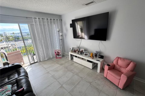 Condominio en venta en Miami Beach, Florida, 2 dormitorios, 75.62 m2 № 1857114 - foto 4