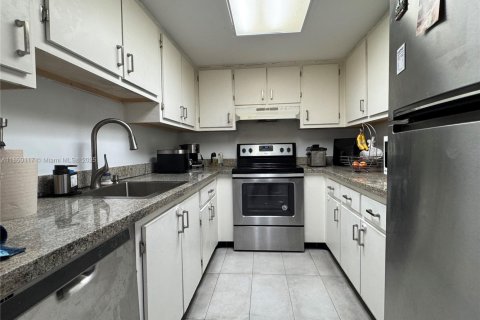 Condominio en venta en Miami Beach, Florida, 2 dormitorios, 75.62 m2 № 1857114 - foto 10