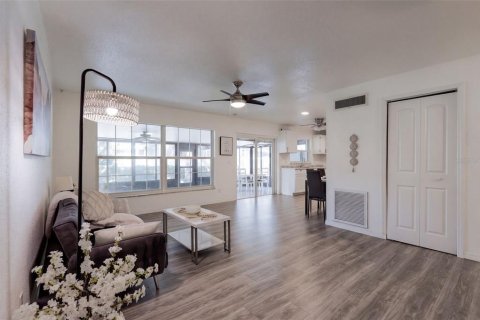 Villa ou maison à vendre à Orlando, Floride: 4 chambres, 128.67 m2 № 2419100 - photo 16