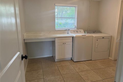 House in Tampa, Florida 3 bedrooms, 89.19 sq.m. № 2202824 - photo 3