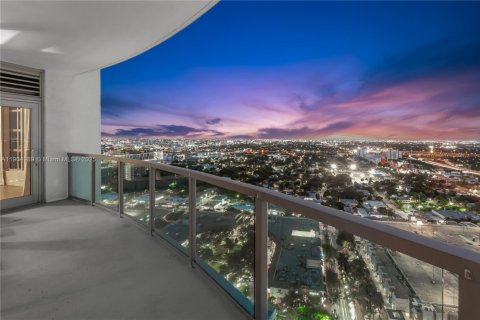 Купить кондоминиум в Майами, Флорида 2 спальни, 109.72м2, № 1956952 - фото 17