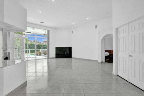 Casa en venta en Coral Springs, Florida, 5 dormitorios, 361.3 m2 № 1872431 - foto 4