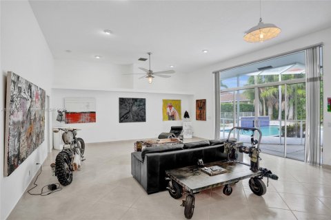Casa en venta en Coral Springs, Florida, 5 dormitorios, 361.3 m2 № 1872431 - foto 13