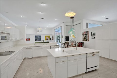 Casa en venta en Coral Springs, Florida, 5 dormitorios, 361.3 m2 № 1872431 - foto 10