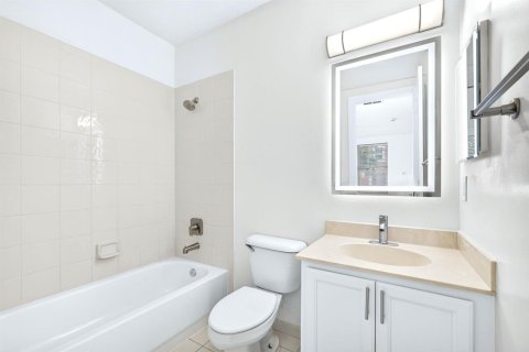 Touwnhouse à vendre à West Palm Beach, Floride: 4 chambres, 212.28 m2 № 2432856 - photo 11