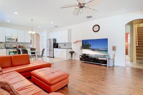 House in Orlando, Florida 5 bedrooms, 267 sq.m. № 1895016 - photo 13