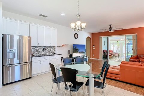 House in Orlando, Florida 5 bedrooms, 267 sq.m. № 1895016 - photo 10