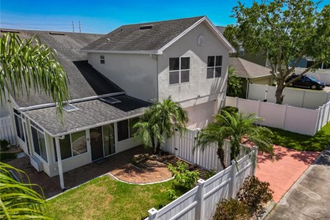 House in Orlando, Florida 5 bedrooms, 267 sq.m. № 1895016 - photo 4