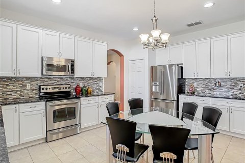 House in Orlando, Florida 5 bedrooms, 267 sq.m. № 1895016 - photo 9