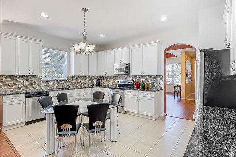 House in Orlando, Florida 5 bedrooms, 267 sq.m. № 1895016 - photo 8