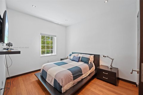 Adosado en venta en Coral Gables, Florida, 3 dormitorios, 130.06 m2 № 1948605 - foto 16