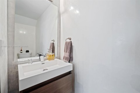 Adosado en venta en Coral Gables, Florida, 3 dormitorios, 130.06 m2 № 1948605 - foto 20