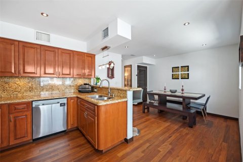 Adosado en venta en Coral Gables, Florida, 3 dormitorios, 130.06 m2 № 1948605 - foto 10