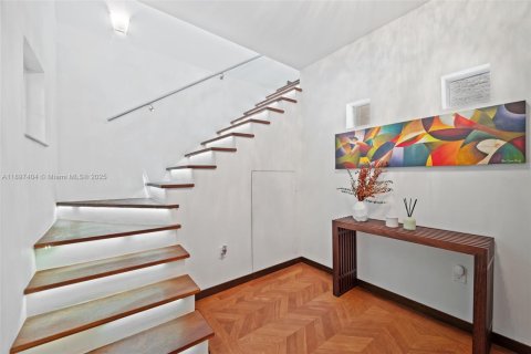 Adosado en venta en Coral Gables, Florida, 3 dormitorios, 130.06 m2 № 1948605 - foto 2