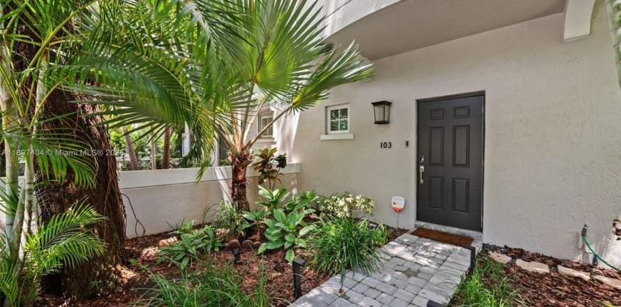 Adosado en Coral Gables, Florida 3 dormitorios, 130.06 m2 № 1948605