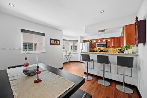 Adosado en venta en Coral Gables, Florida, 3 dormitorios, 130.06 m2 № 1948605 - foto 6