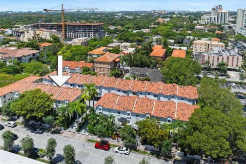 Adosado en venta en Coral Gables, Florida, 3 dormitorios, 130.06 m2 № 1948605 - foto 29