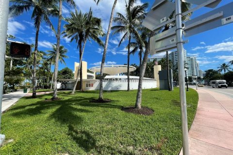 Condo in Miami Beach, Florida, 1 bedroom  № 1925062 - photo 20