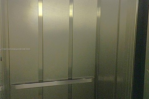 Condo in Miami Beach, Florida, 1 bedroom  № 1925062 - photo 14