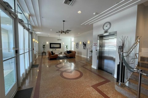 Condo in Miami Beach, Florida, 1 bedroom  № 1925062 - photo 11