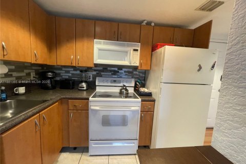 Condo in Miami Beach, Florida, 1 bedroom  № 1925062 - photo 6