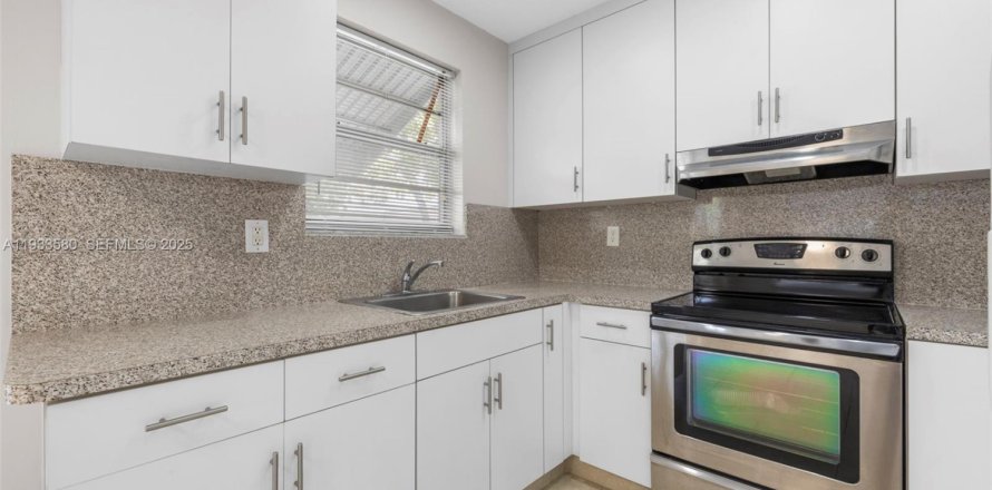 Дом в Хайалиа, Флорида 3 спальни № 1991322