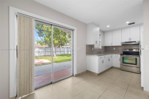 Снять в аренду виллу или дом в Хайалиа, Флорида 3 спальни, № 1991322 - фото 4