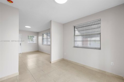 Снять в аренду виллу или дом в Хайалиа, Флорида 3 спальни, № 1991322 - фото 12