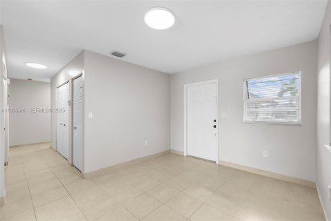 Снять в аренду виллу или дом в Хайалиа, Флорида 3 спальни, № 1991322 - фото 11