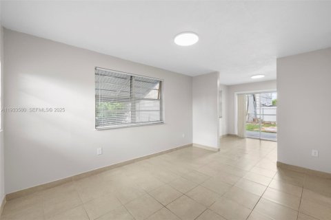 Снять в аренду виллу или дом в Хайалиа, Флорида 3 спальни, № 1991322 - фото 9