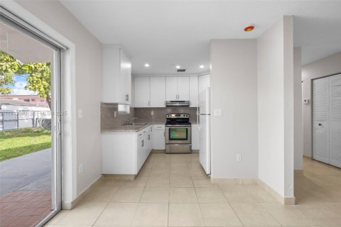 Снять в аренду виллу или дом в Хайалиа, Флорида 3 спальни, № 1991322 - фото 5