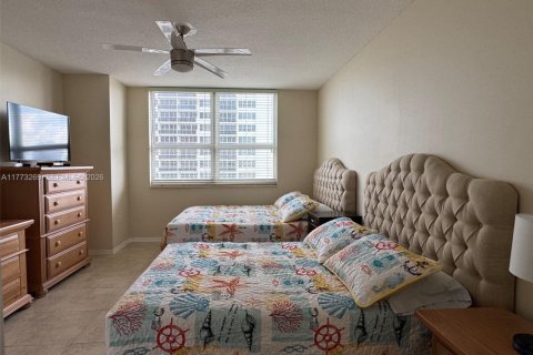 Copropriété à louer à Hallandale Beach, Floride: 2 chambres, 110.55 m2 № 2193776 - photo 12