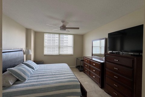 Copropriété à louer à Hallandale Beach, Floride: 2 chambres, 110.55 m2 № 2193776 - photo 6