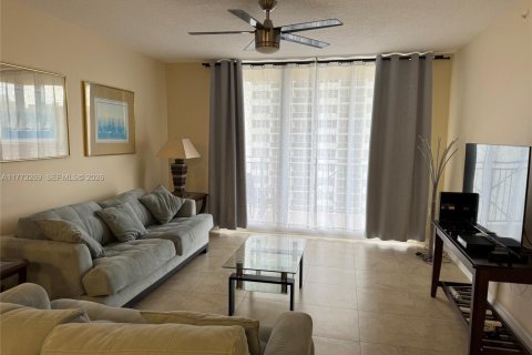 Copropriété à louer à Hallandale Beach, Floride: 2 chambres, 110.55 m2 № 2193776 - photo 4