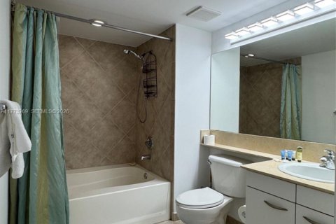 Copropriété à louer à Hallandale Beach, Floride: 2 chambres, 110.55 m2 № 2193776 - photo 9