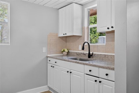 Villa ou maison à vendre à Sarasota, Floride: 3 chambres, 80.27 m2 № 2207992 - photo 4