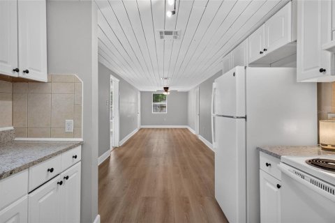 Villa ou maison à vendre à Sarasota, Floride: 3 chambres, 80.27 m2 № 2207992 - photo 7