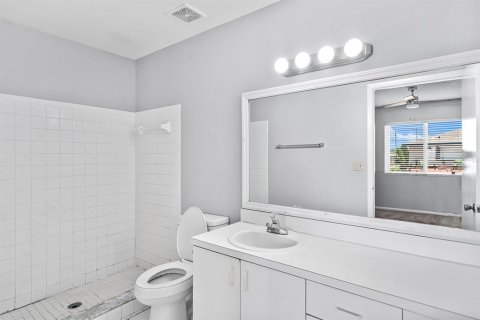 Condominio en venta en Winter Haven, Florida, 3 dormitorios, 99.68 m2 № 1880690 - foto 8