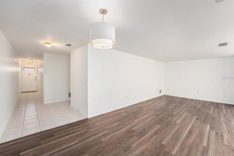 Condo in Saint Petersburg, Florida, 2 bedrooms  № 2096634 - photo 13
