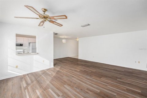 Condo in Saint Petersburg, Florida, 2 bedrooms  № 2096634 - photo 17