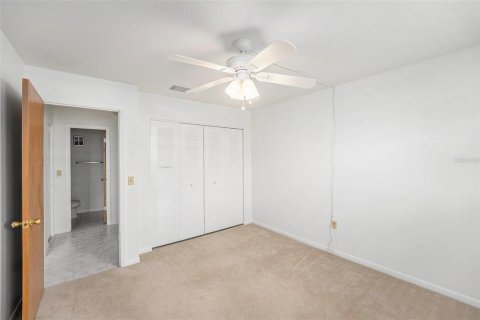 Condo in Saint Petersburg, Florida, 2 bedrooms  № 2096634 - photo 27
