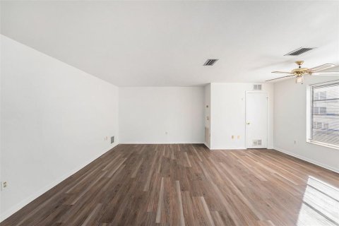 Condo in Saint Petersburg, Florida, 2 bedrooms  № 2096634 - photo 14